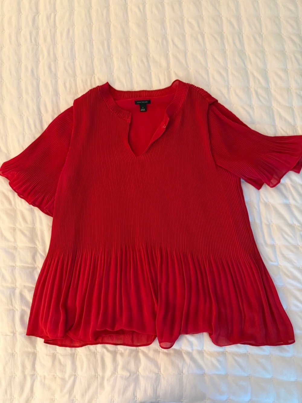 Ann Taylor Red Pleated V-Notch Short Sleeve Blouse